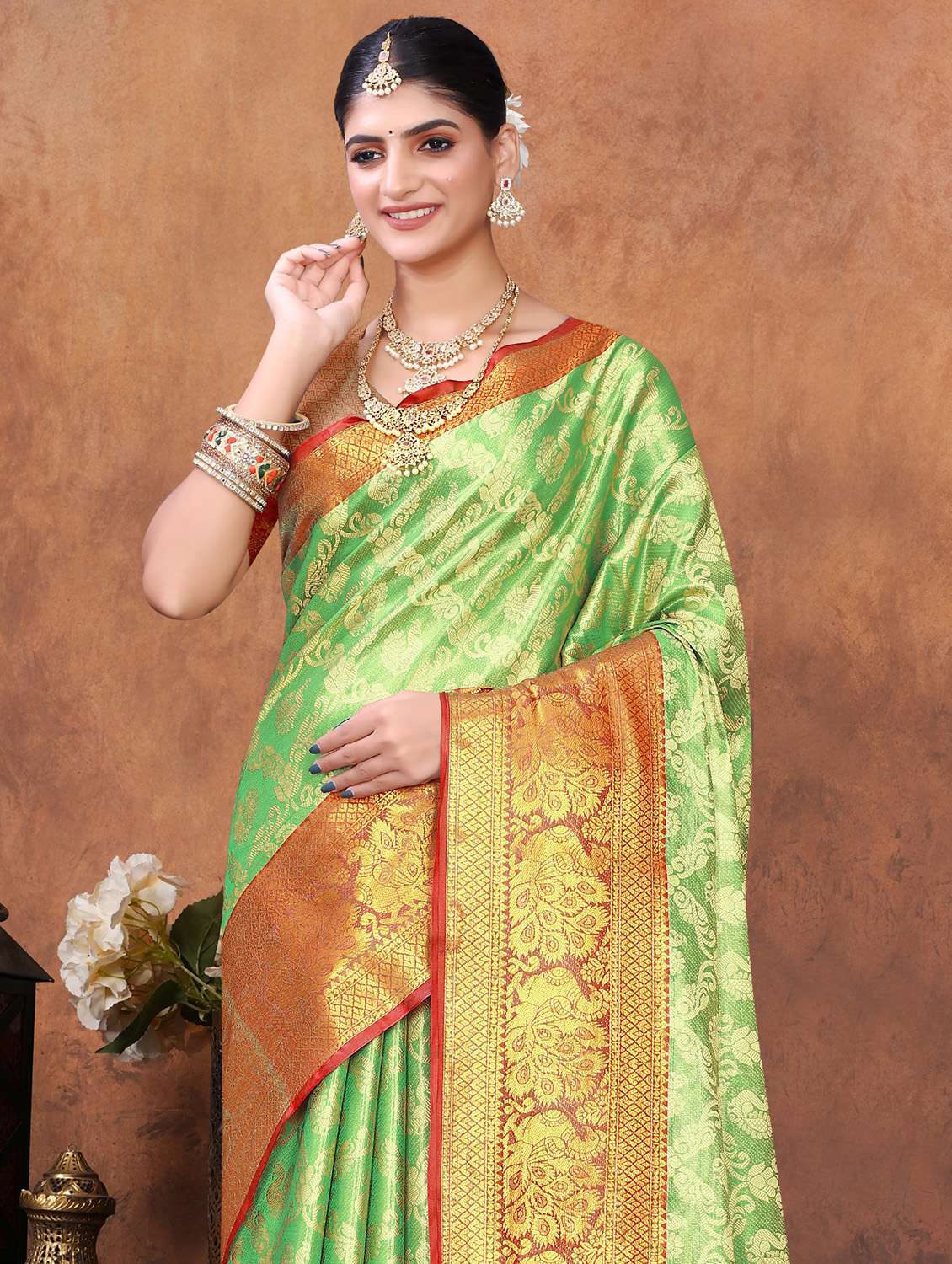 women self design kanjivaram saree with blouse - 22085917 - Standard Image - 4