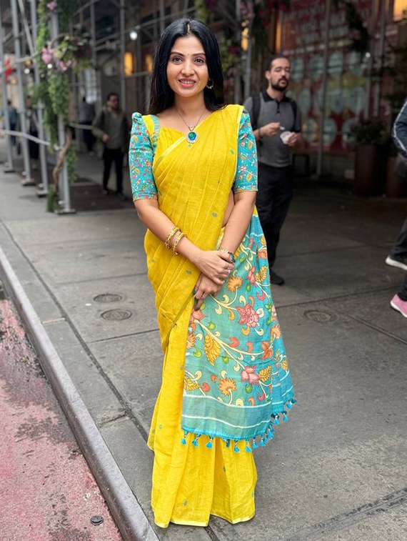 women printed casual wear saree with blouse - 22085932 -  Standard Image - 1