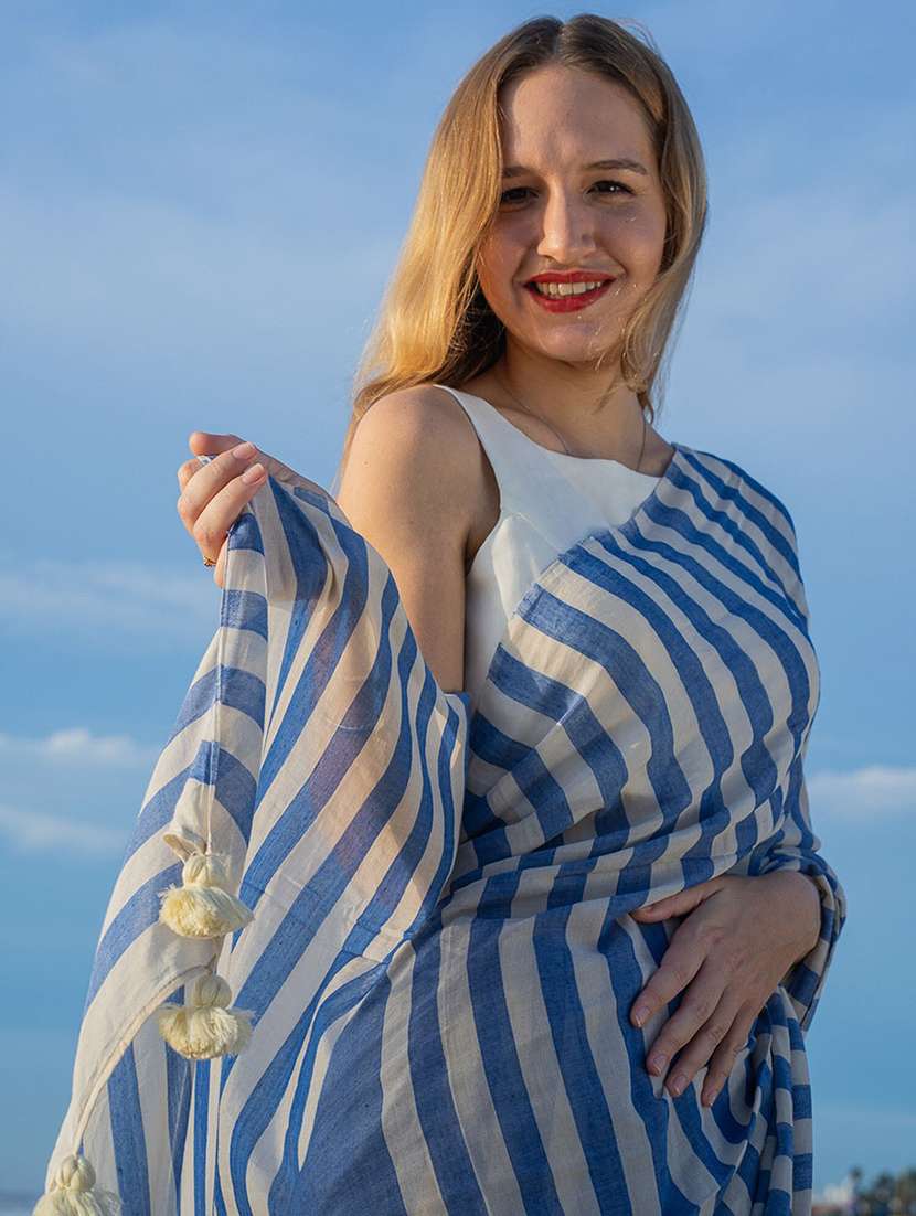 women striped printed saree with blouse - 22085936 - Standard Image - 1