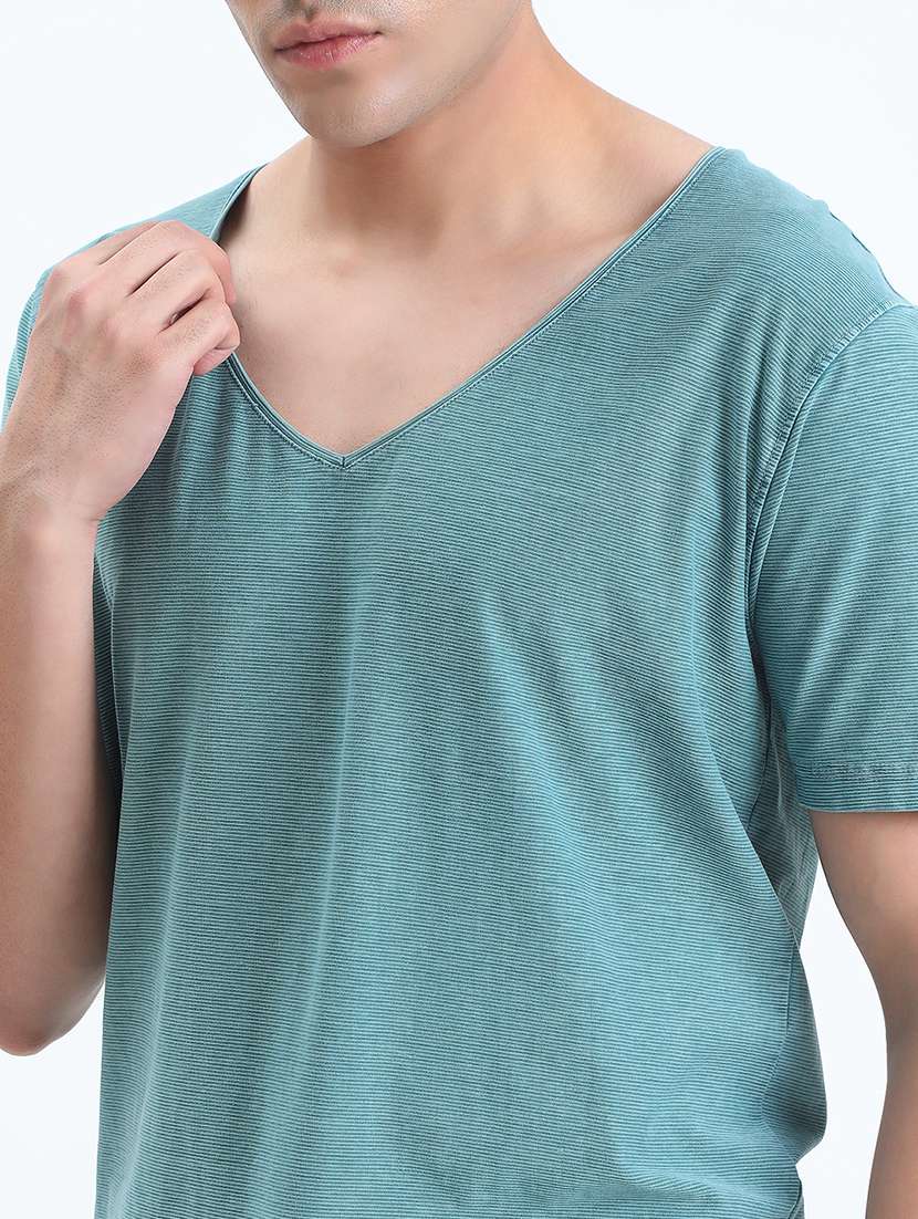 men solid short sleeve regular fit t-shirt - 22086128 - Standard Image - 4