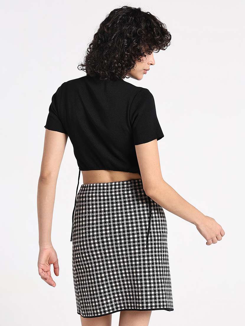 women black solid short sleeve crop top - 22086361 - Standard Image - 4