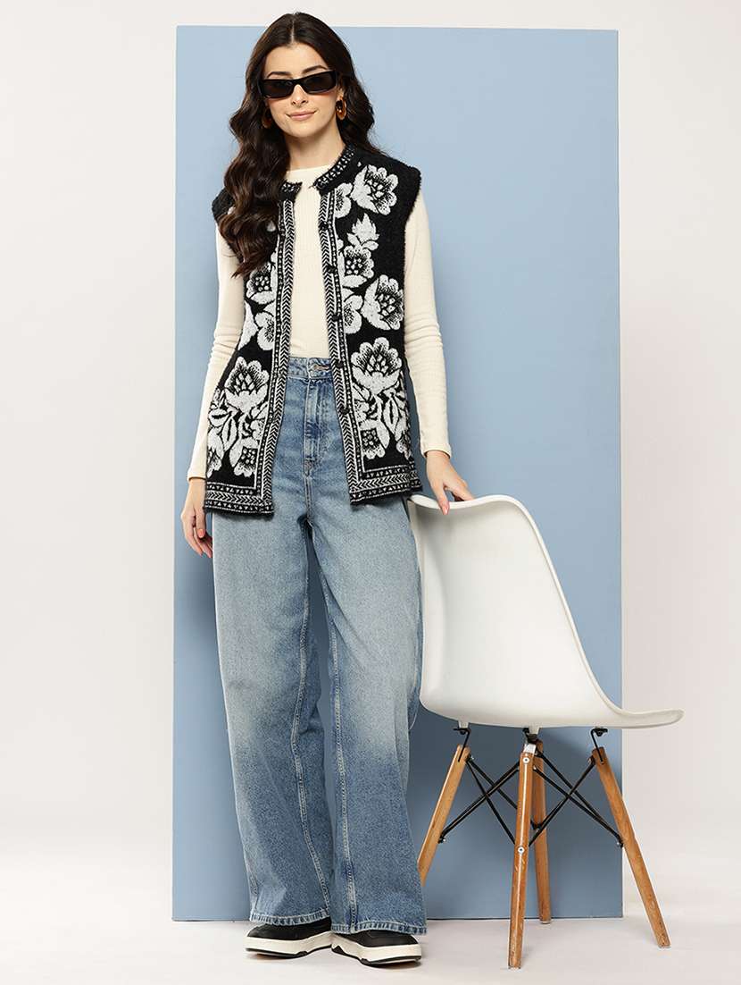 women self designed sleeveless cardigan - 22086528 -  Standard Image - 4