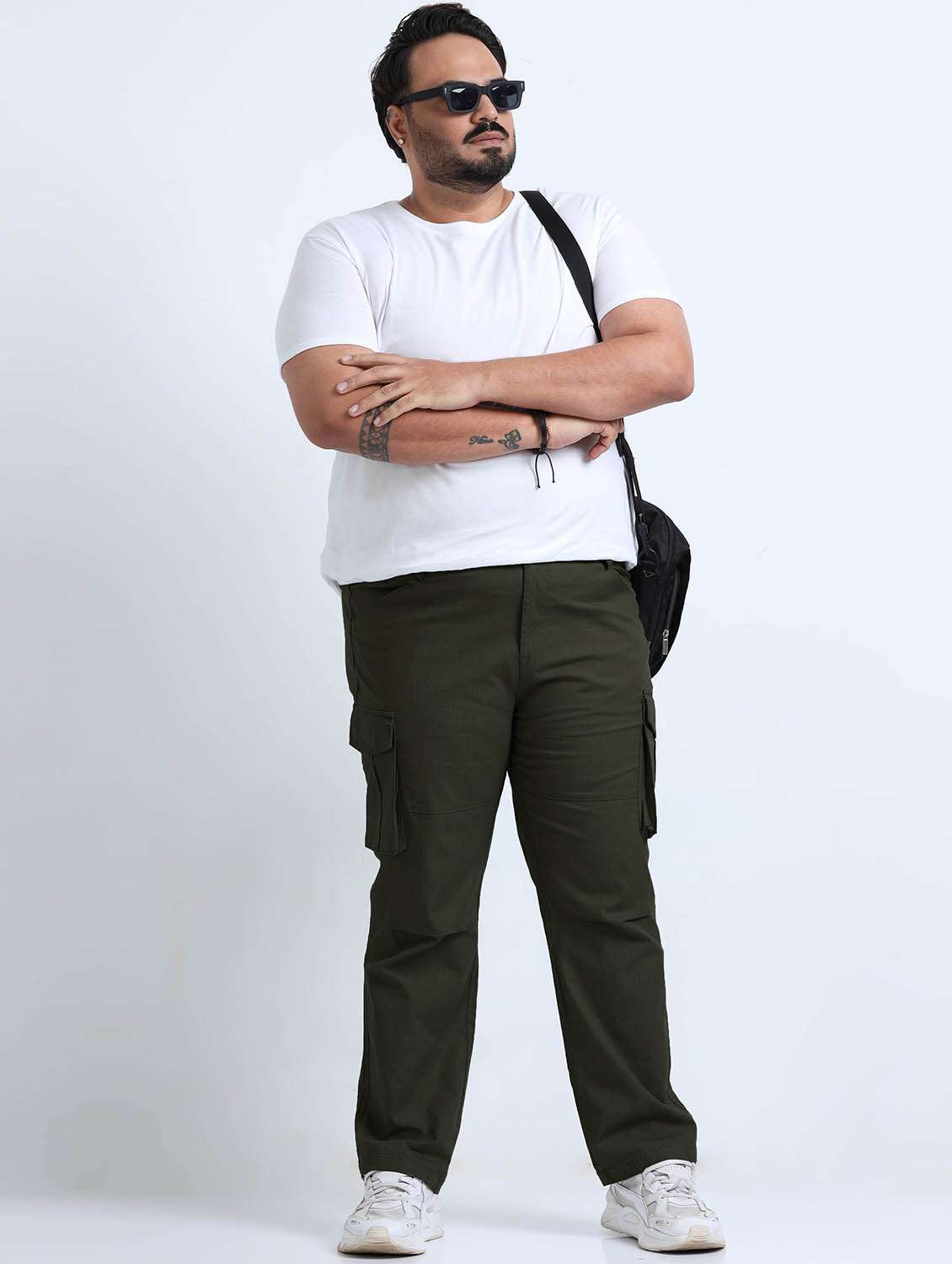 men plus size solid mid rise regular fit cargo - 22086650 - Standard Image - 4