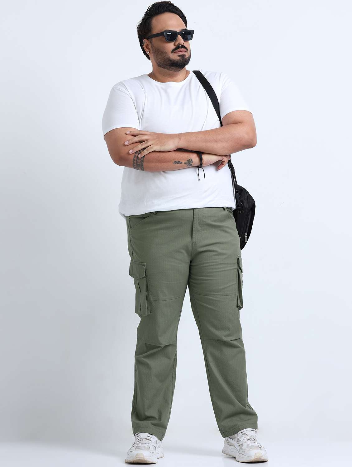 men plus size solid mid rise regular fit cargo - 22086652 - Standard Image - 4