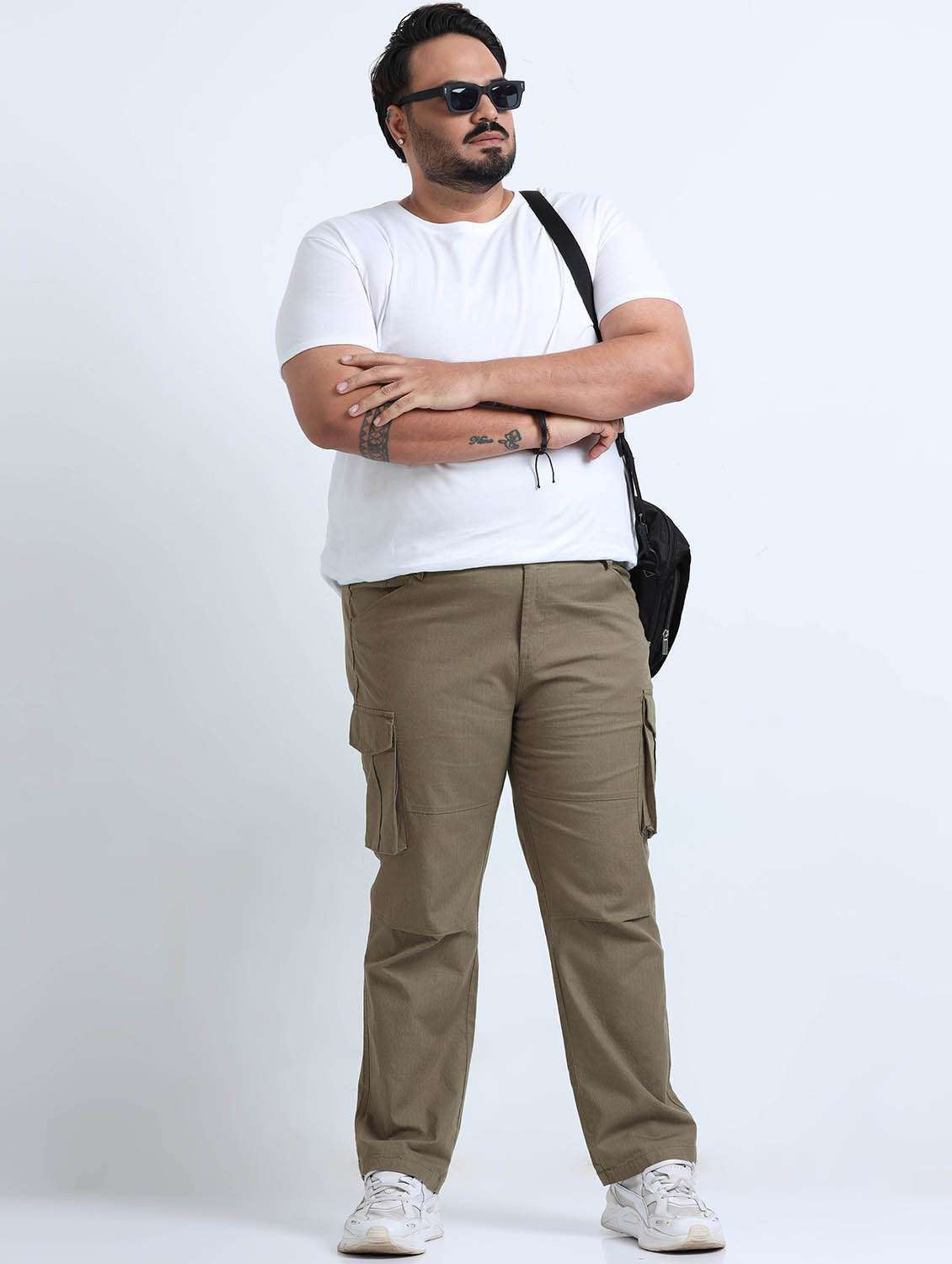 men plus size solid mid rise regular fit cargo - 22086653 - Standard Image - 4