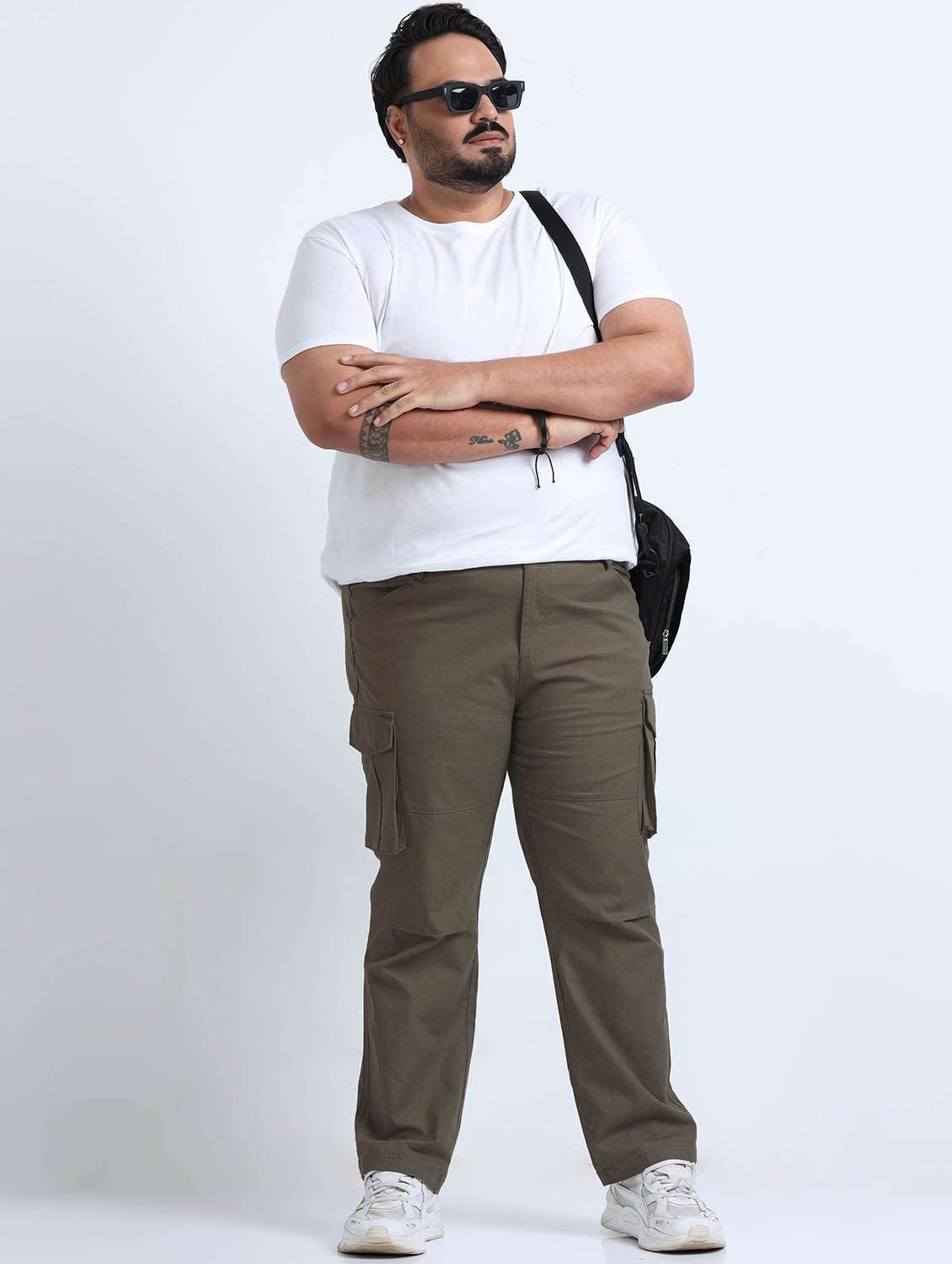 men plus size solid mid rise regular fit cargo - 22086654 - Standard Image - 4