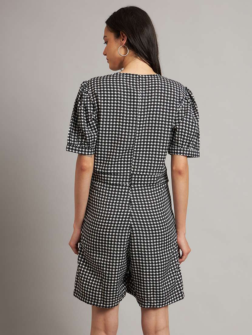 women houndstooth print puff sleeve romper - 22086848 -  Standard Image - 4