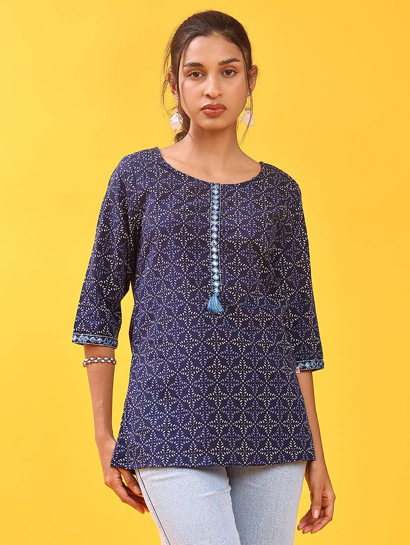 women printed three quarter sleeve straight kurti