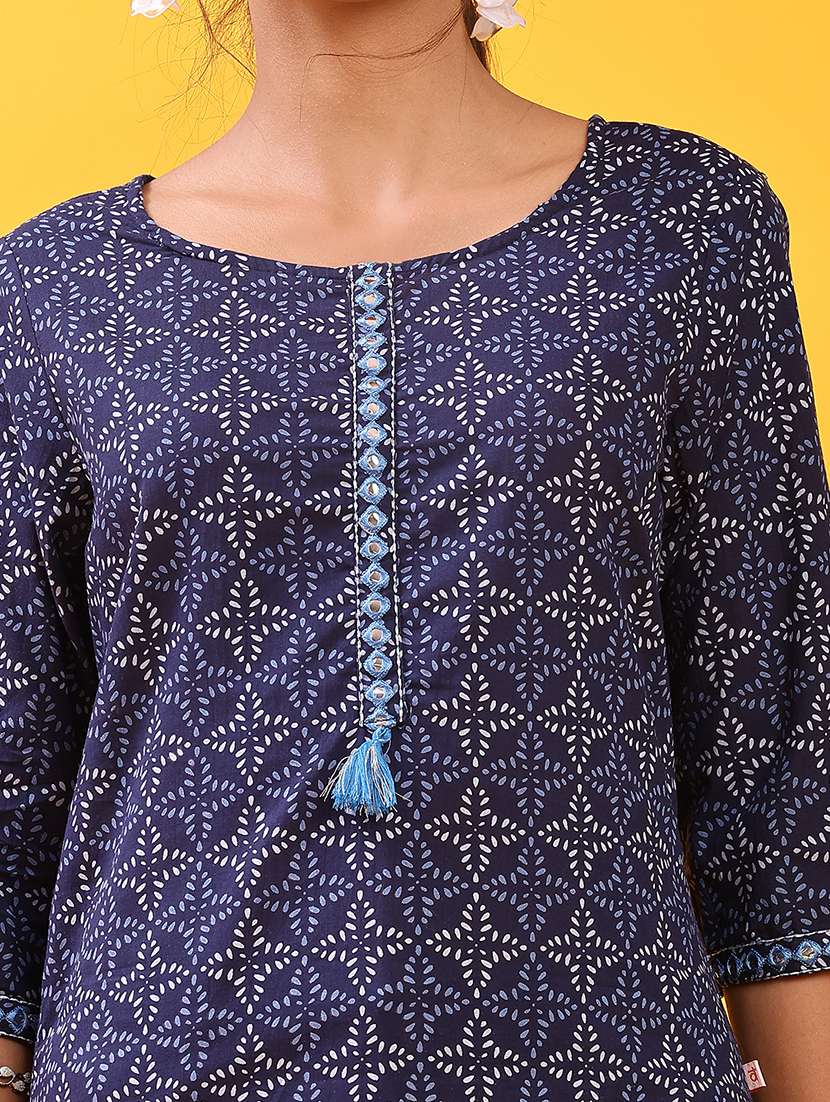 women printed three quarter sleeve straight kurti - 22087280 -  Standard Image - 4