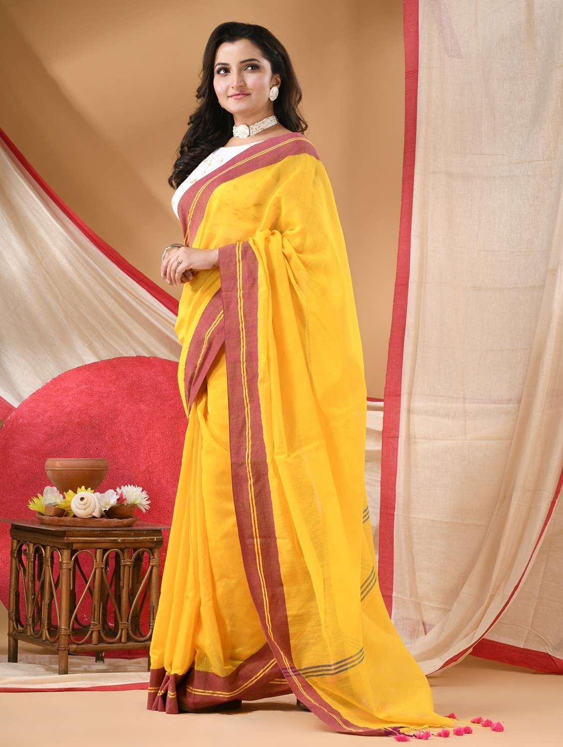 women solid with bordered handloom saree with blouse - 22088629 -  Standard Image - 1
