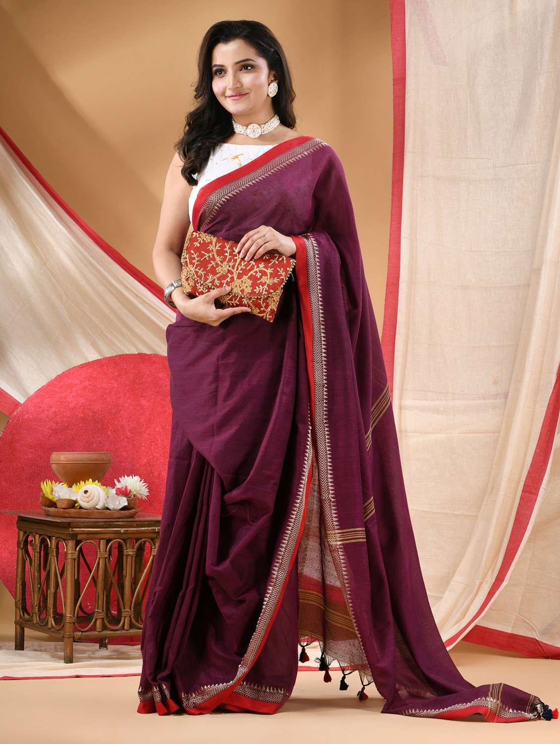 women solid with bordered handloom saree with blouse