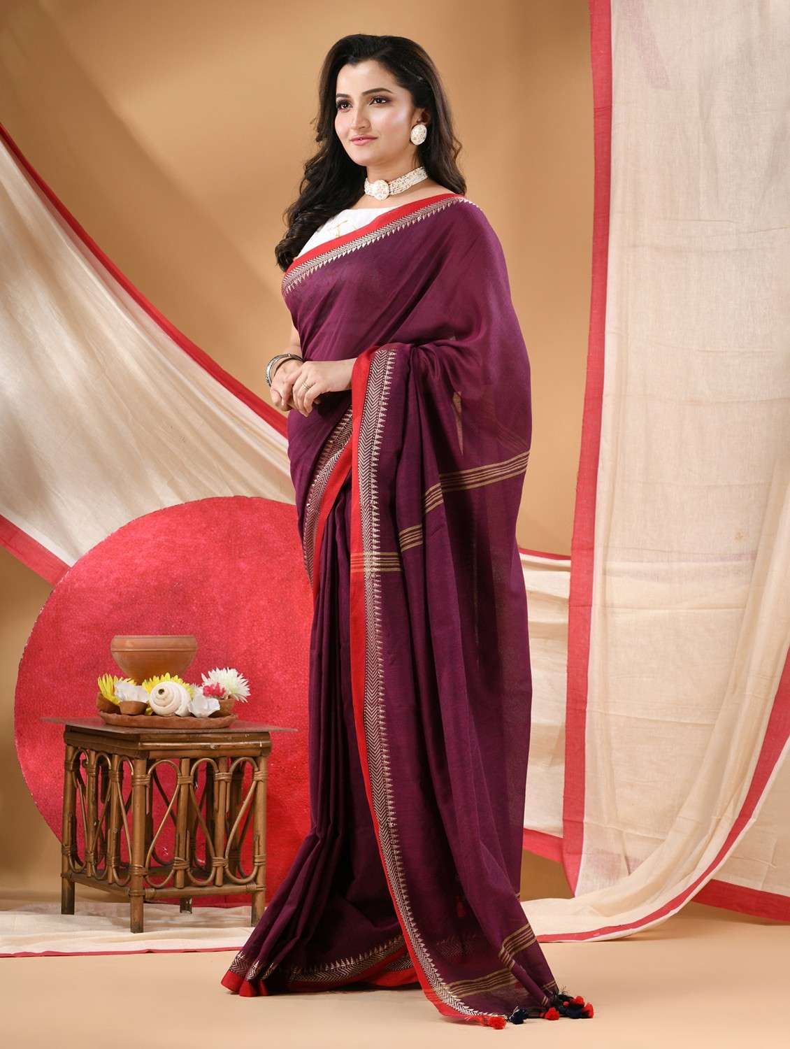 women solid with bordered handloom saree with blouse - 22088631 -  Standard Image - 1
