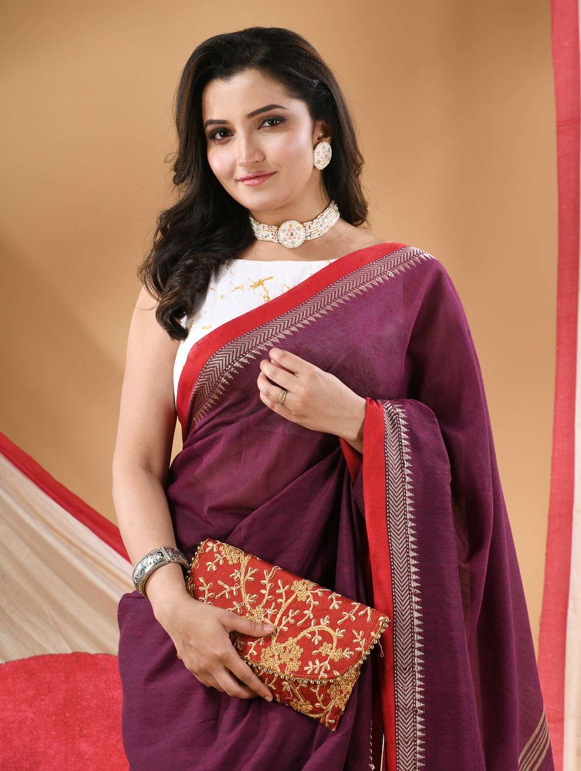 women solid with bordered handloom saree with blouse - 22088631 -  Standard Image - 4