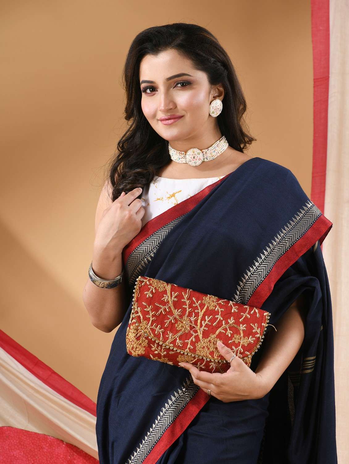 women solid with bordered handloom saree with blouse - 22088632 -  Standard Image - 1