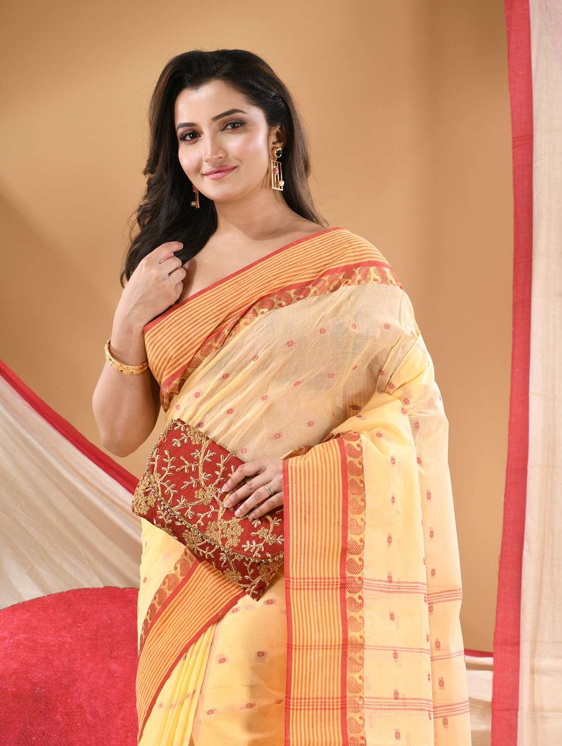 women self design tant saree - 22088636 -  Standard Image - 1