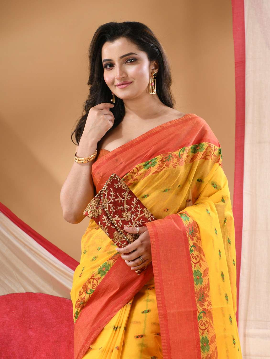 women self design tant saree - 22088640 - Standard Image - 4