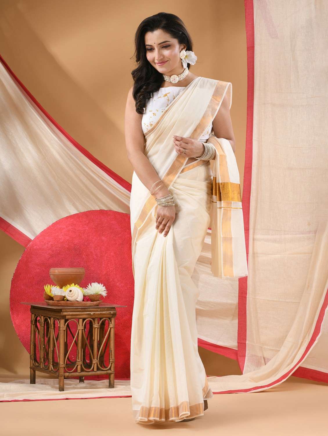 women solid with bordered handloom saree with blouse - 22088648 -  Standard Image - 4