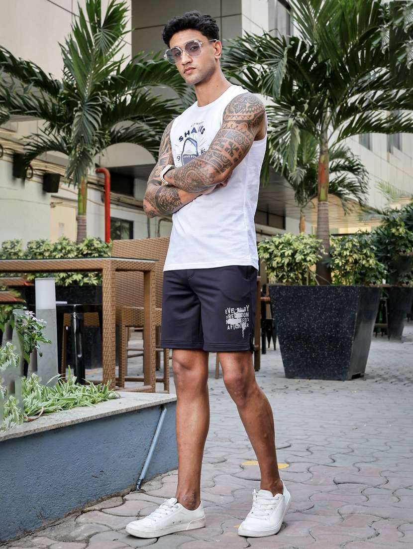 men placement print mid rise sports shorts - 22088757 -  Standard Image - 4