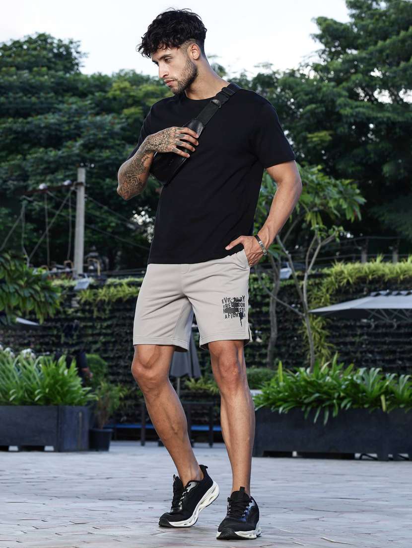 men placement print mid rise sports shorts - 22088758 -  Standard Image - 4