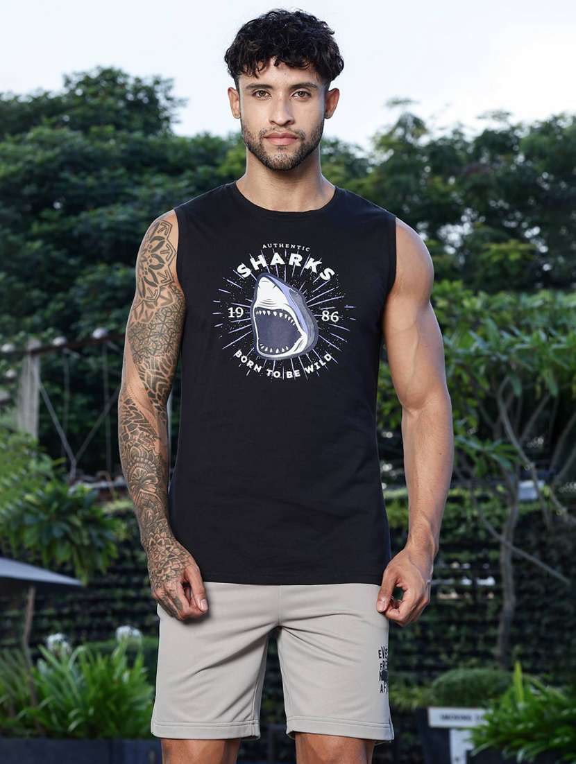 men front print sleveless vest - 22088763 -  Standard Image - 1