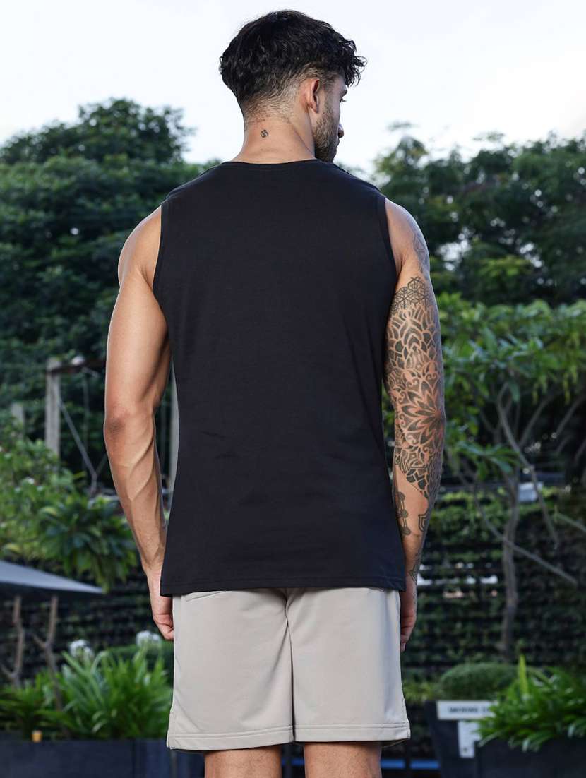 men front print sleveless vest - 22088763 -  Standard Image - 4