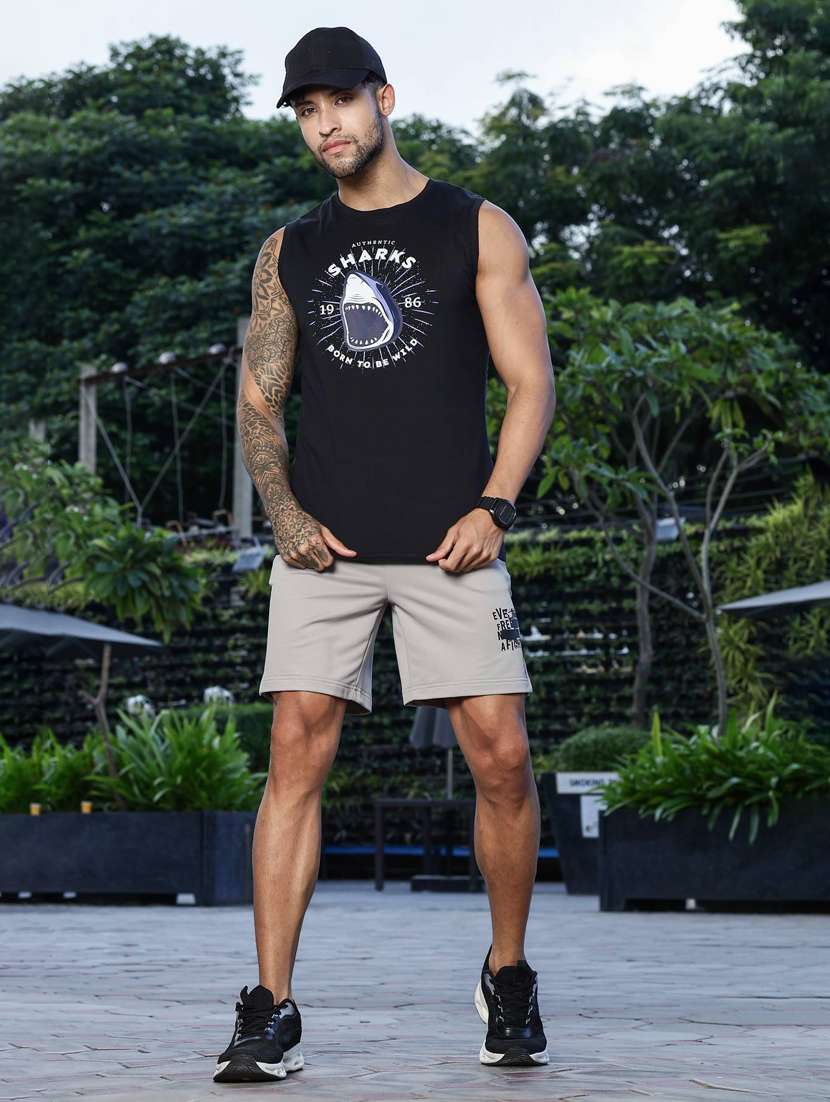 men front print sleveless vest - 22088763 -  Standard Image - 6