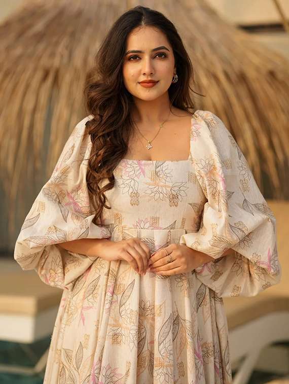 women floral print puff sleeve tiered dress - 22088859 -  Standard Image - 4