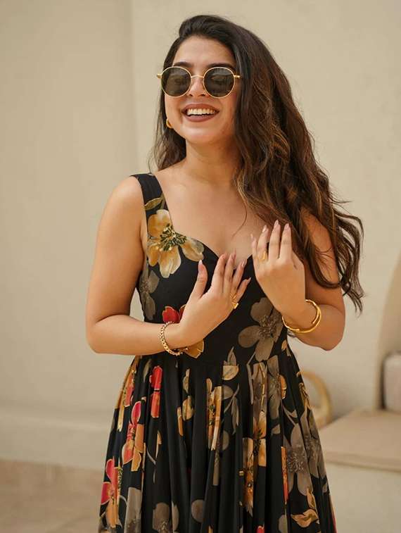 women floral print sleeveless tiered dress - 22088862 -  Standard Image - 1