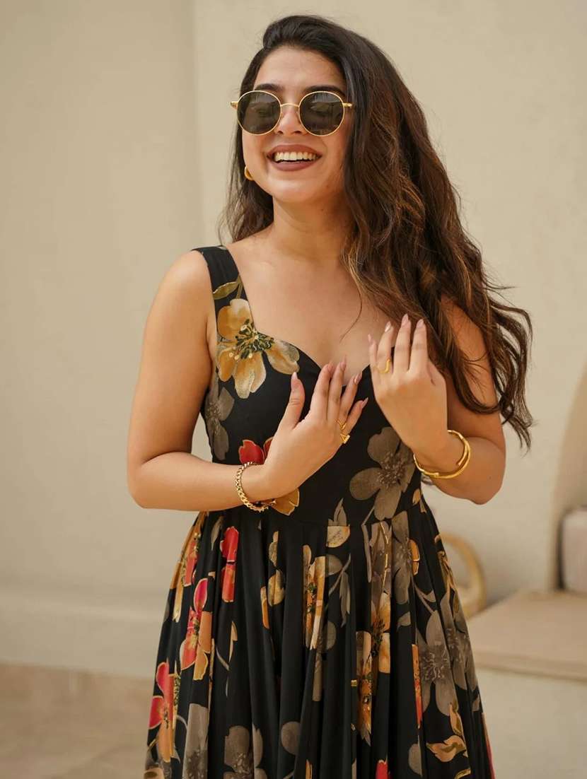 women floral print sleeveless tiered dress - 22088901 -  Standard Image - 1