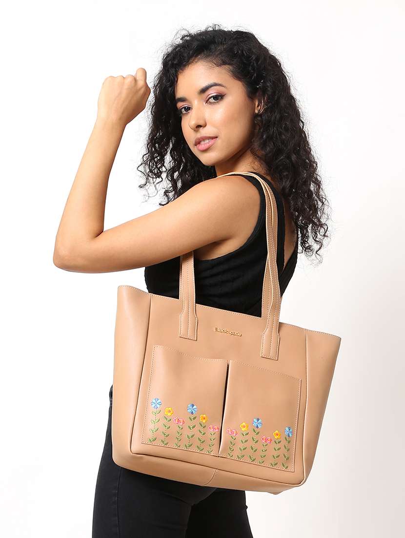 women embroidered front pocket tote bag - 22089006 -  Standard Image - 4