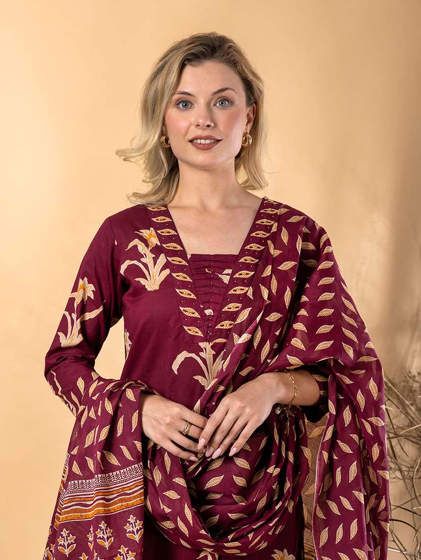 women floral three quarter sleeve kurta pant with dupatta set - 22092069 -  Standard Image - 4