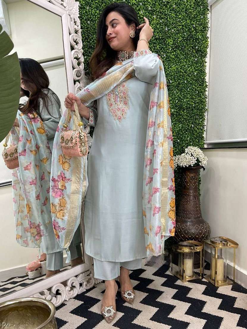 women embroidered three quarter sleeve kurta pant with dupatta set - 22092087 -  Standard Image - 4