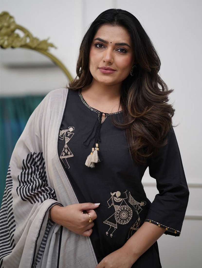 women warli three quarter sleeve kurta pant with dupatta set - 22092092 -  Standard Image - 4