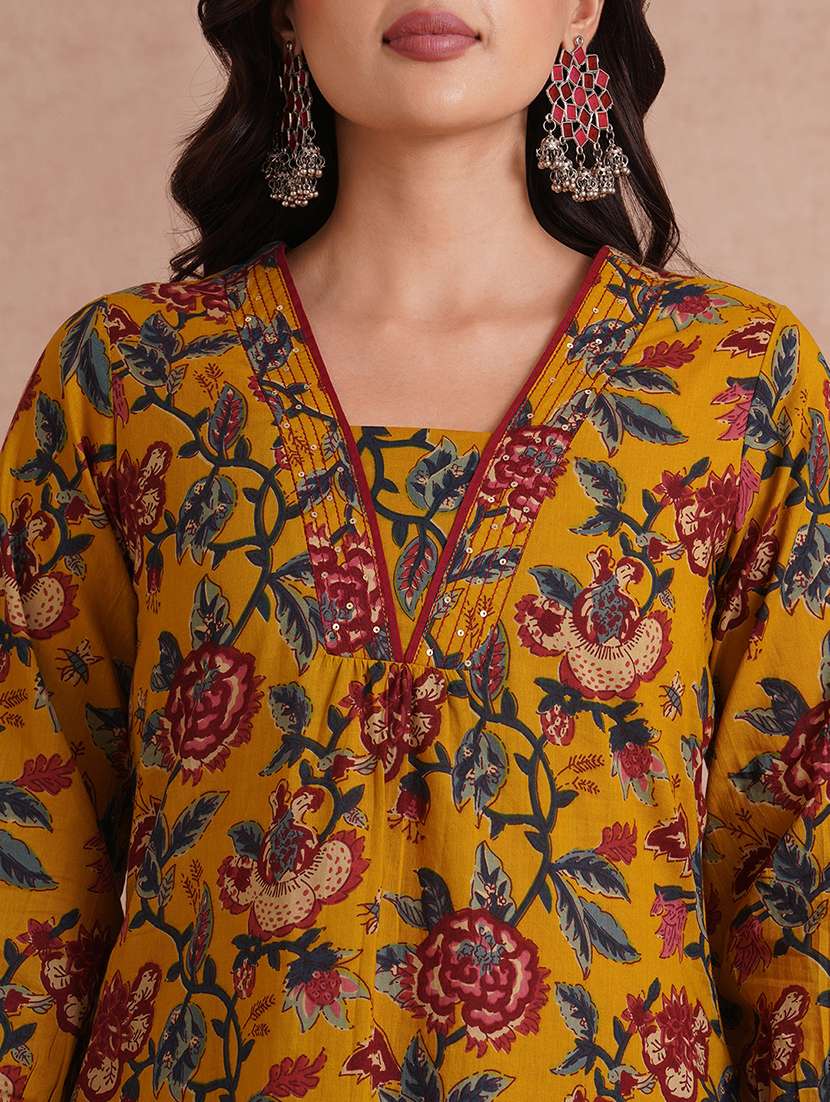 women floral three quarter sleeve a-line kurta - 22092188 - Standard Image - 4