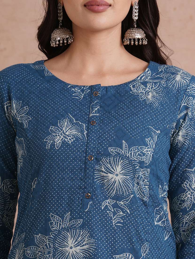 women floral printed three quarter sleeve a-line kurta - 22092195 - Standard Image - 4