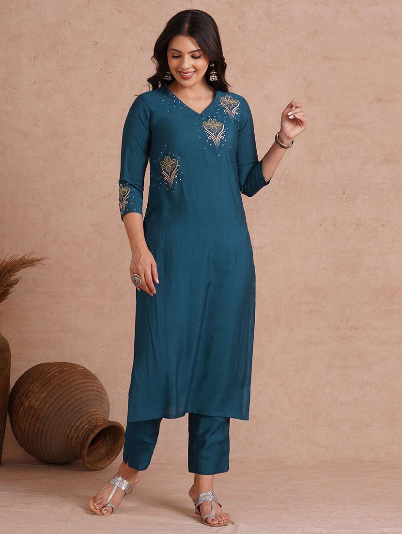 women embroidered three quarter sleeve straight kurta 