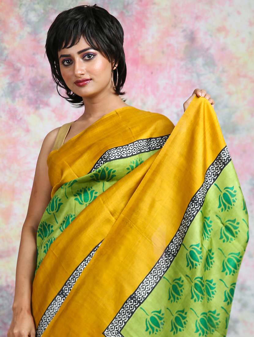 women floral printed handloom saree with blouse - 22092640 -  Standard Image - 1