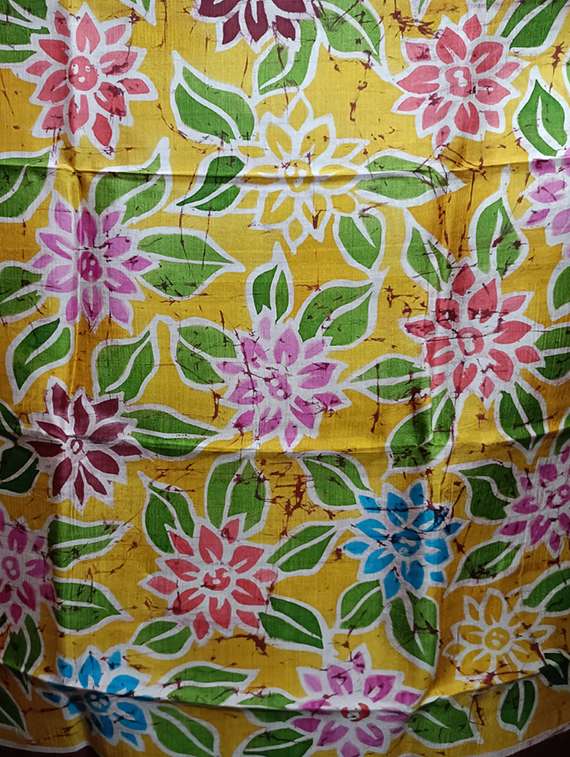 women floral printed saree with blouse - 22092646 -  Standard Image - 4