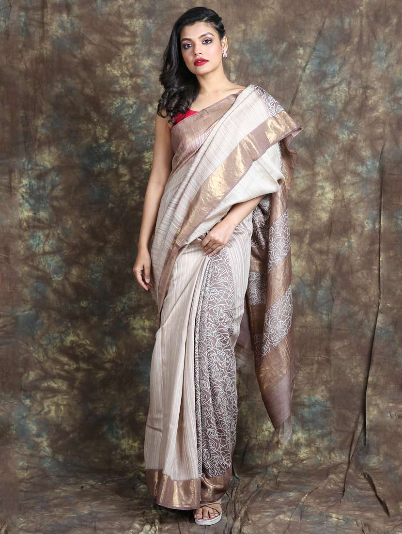 women printed casual wear saree with blouse - 22092653 -  Zoom Image - 0