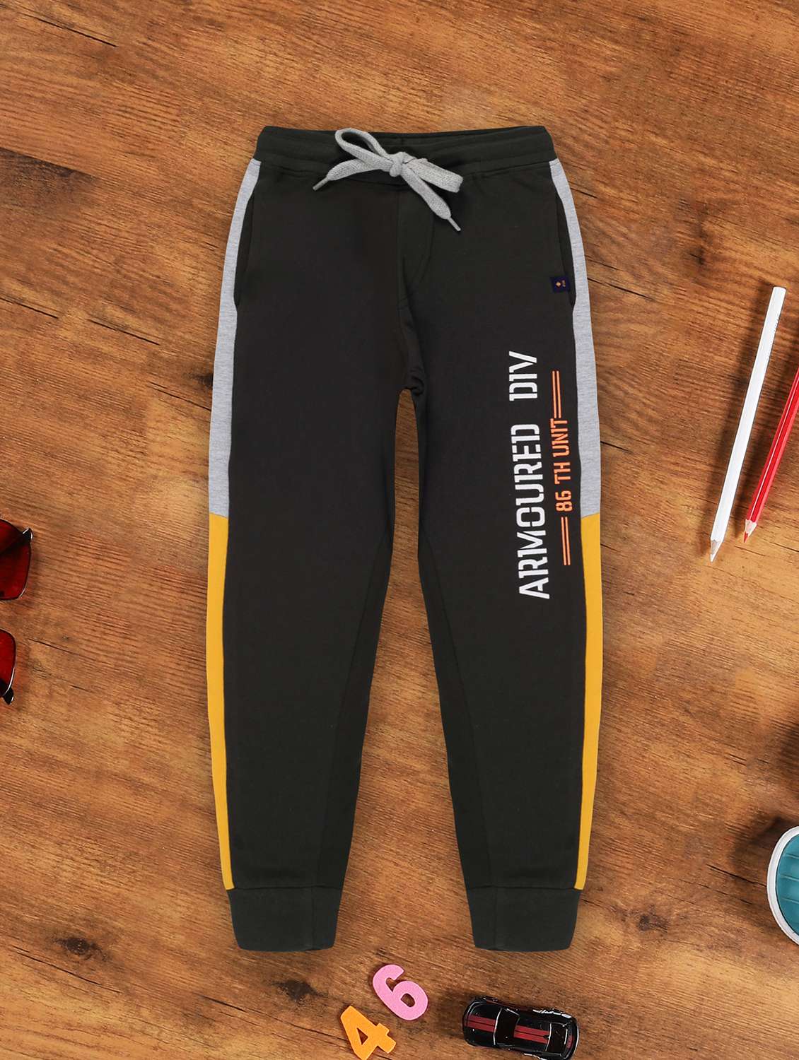 boys solid mid rise relaxed fit jogger