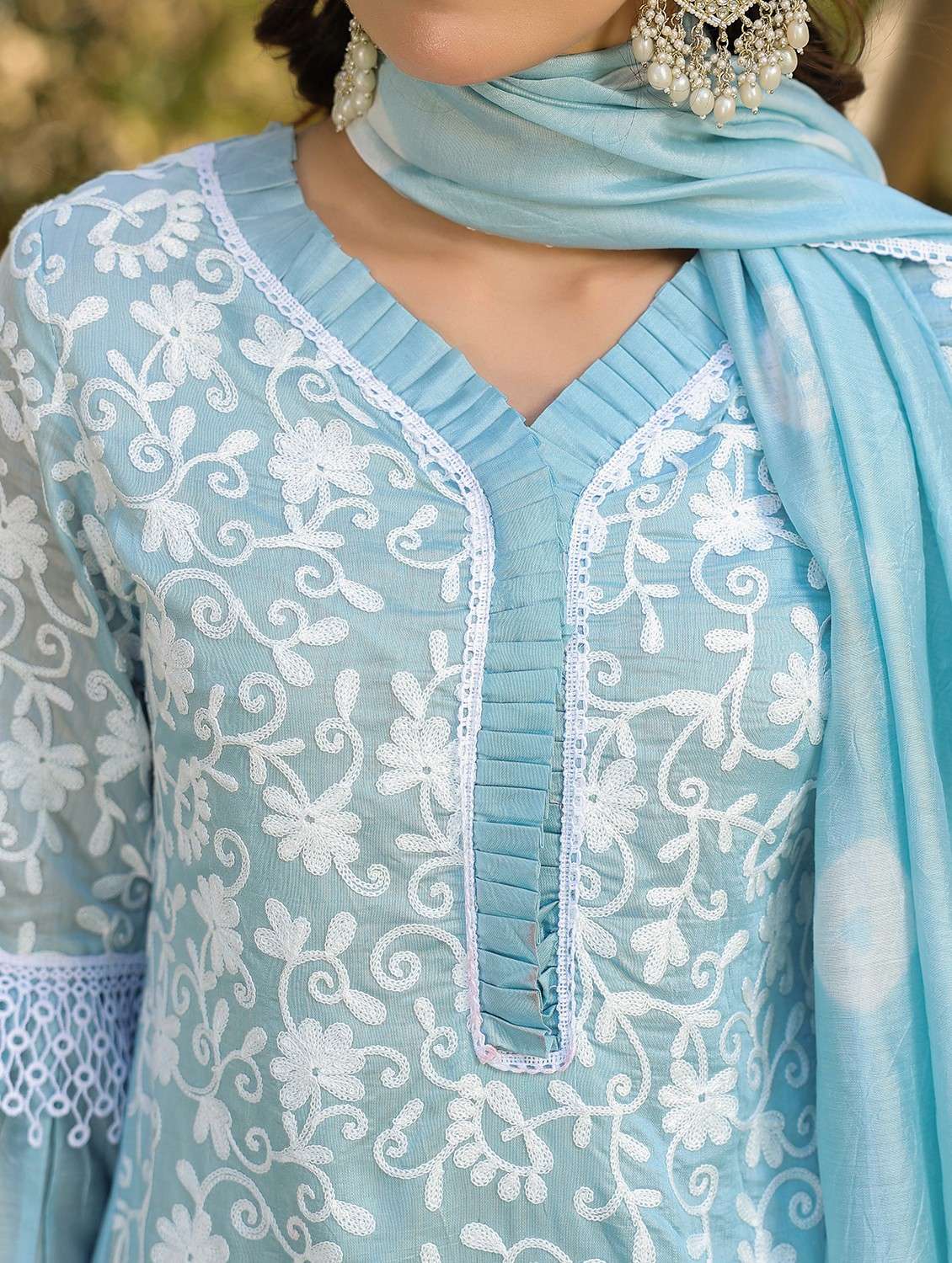 women embroidered three quarter sleeve kurta pant with dupatta set - 22093235 - Standard Image - 4