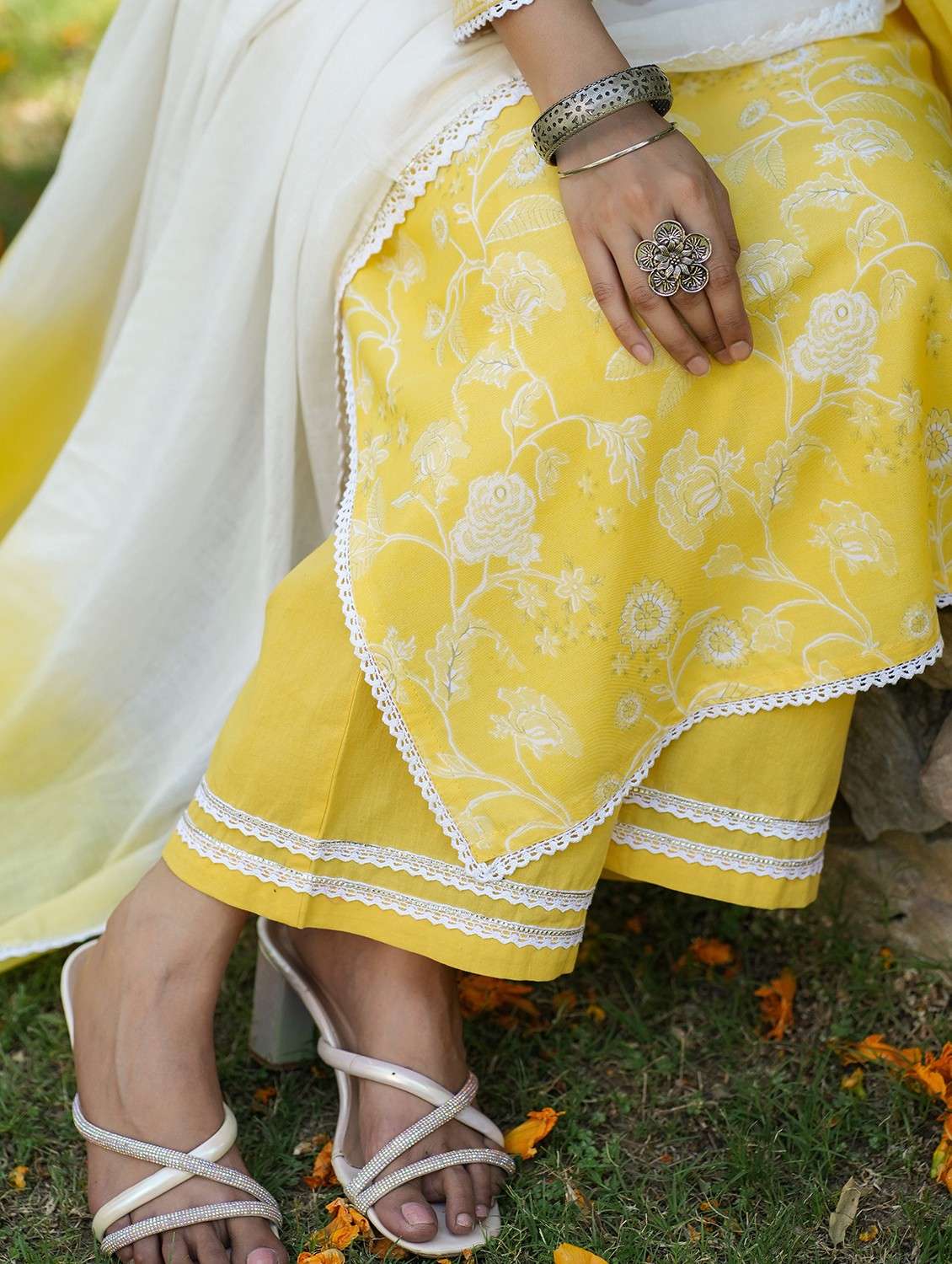 women embroidered three quarter sleeve kurta pant with dupatta set - 22093249 - Standard Image - 4