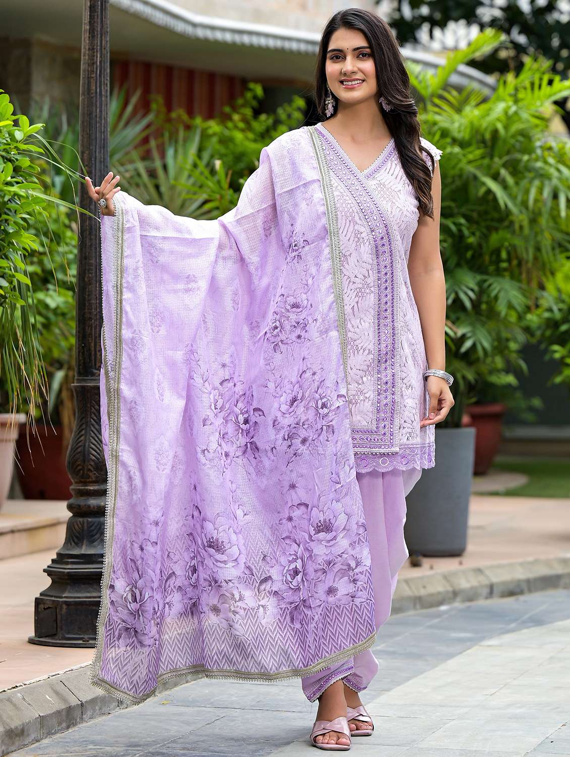 women embroidered sleeveless kurta salwar with dupatta set