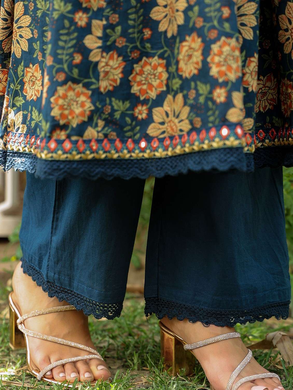 women embroidered three quarter sleeve kurta pant with dupatta set - 22093298 - Standard Image - 4