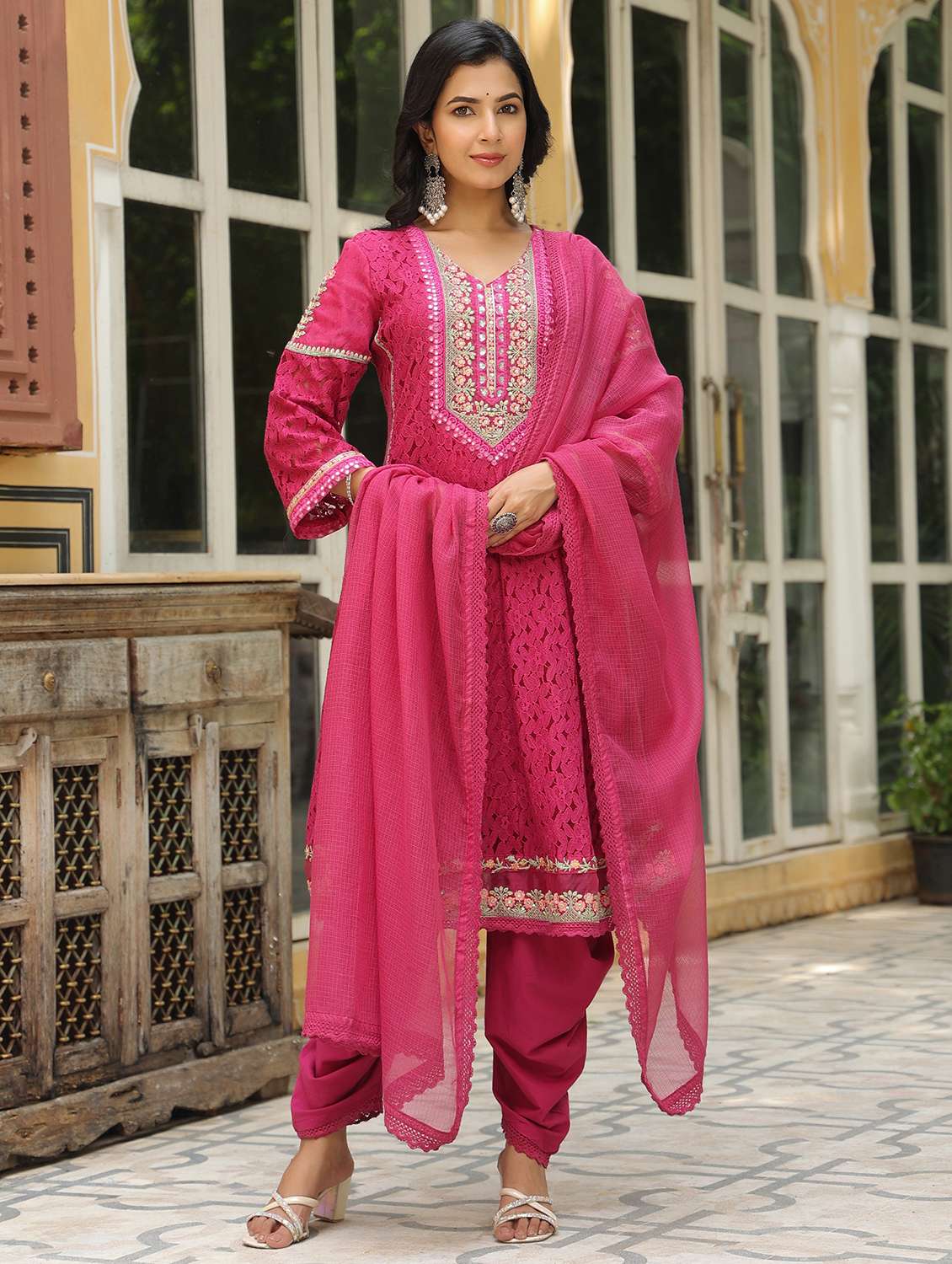 women embroidered long sleeve kurta salwar with dupatta set