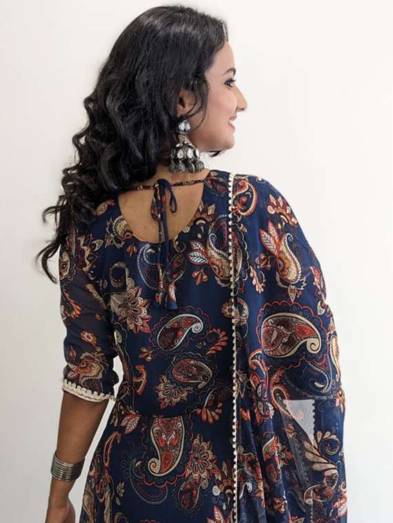 women paisley three quarter sleeve kurta dupatta set - 22093354 -  Standard Image - 4