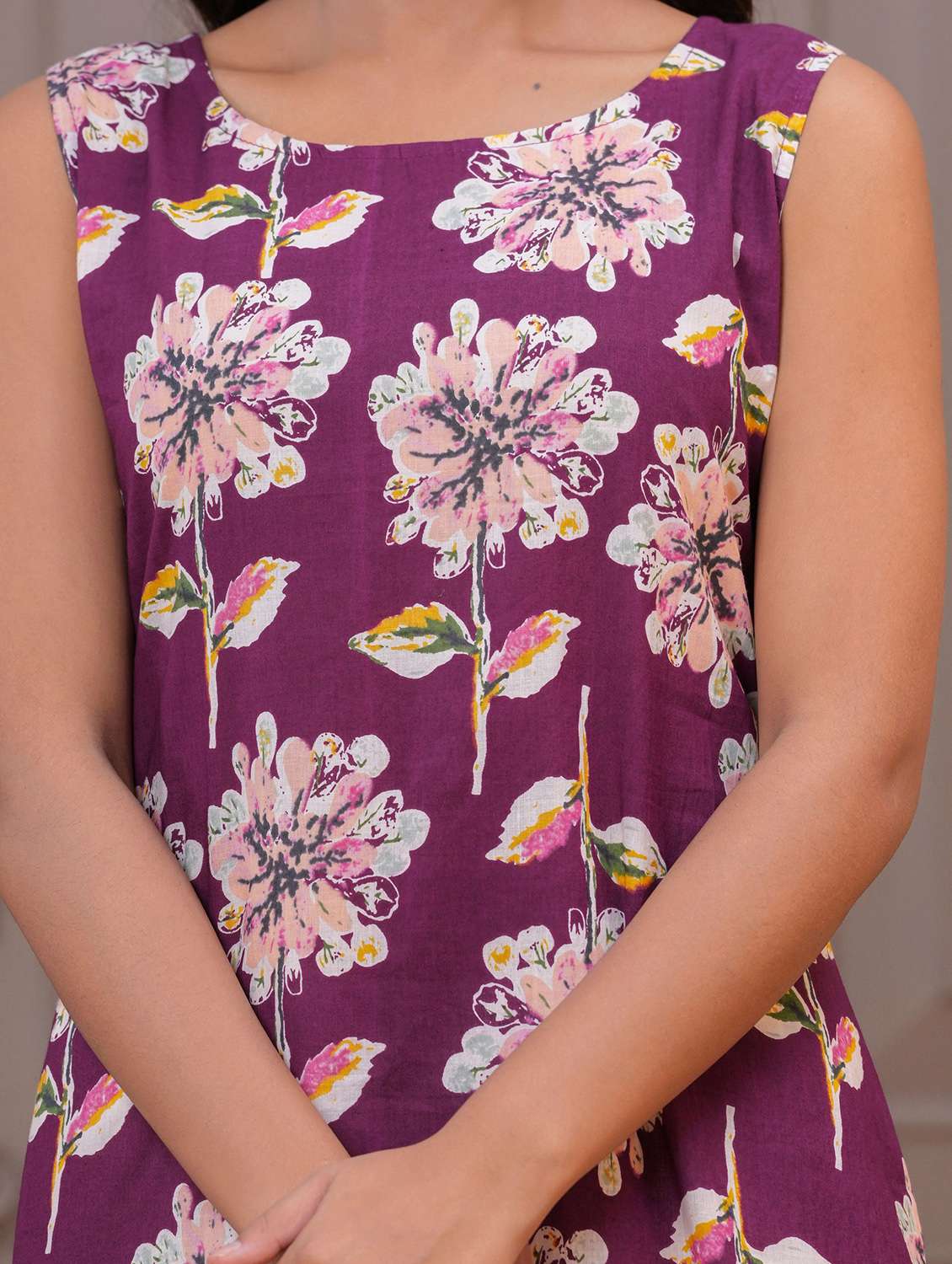 women floral printed sleeveless straight kurta - 22094147 -  Standard Image - 4