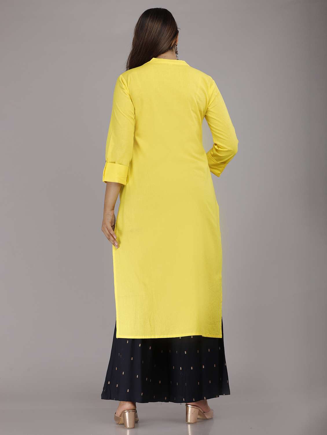 Women Solid Three Quarter Sleeve Straight Kurta - 22094173 -  Standard Image - 4