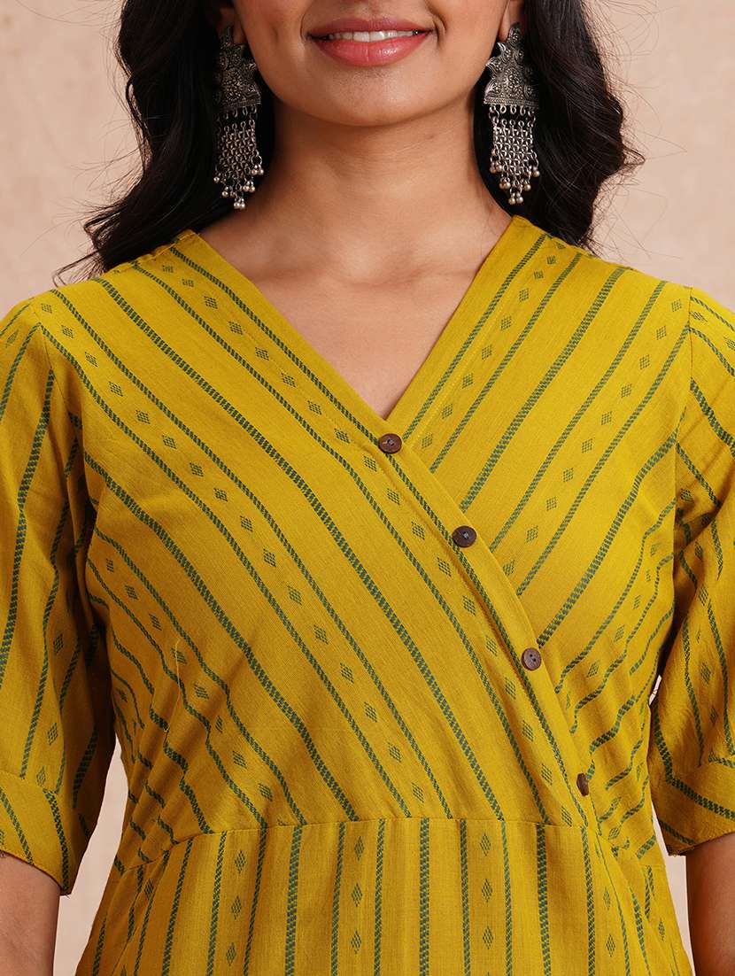 women striped v neck kurta palazzo set - 22101766 -  Standard Image - 4