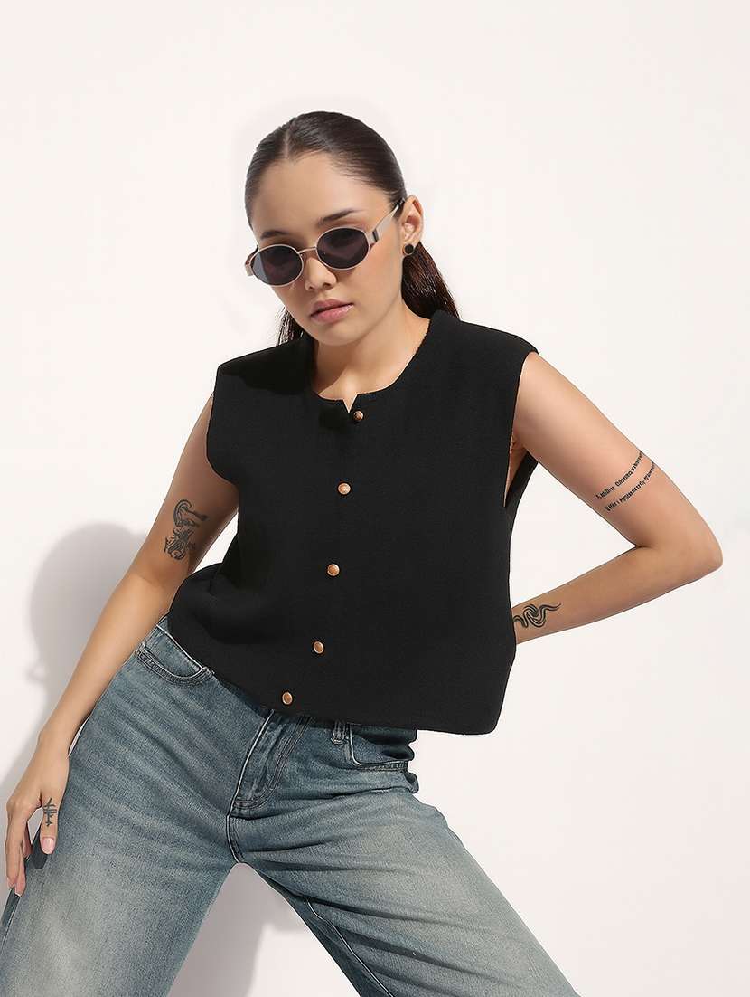 women black solid sleeveless crop top